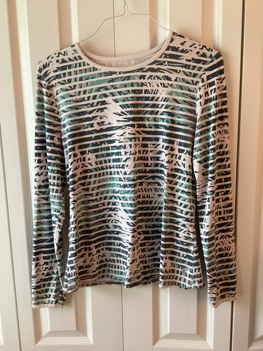 Hang Ten Womens Rash-guard with UPF 50+ Top Size Large Striped Long Sleeve - IEC